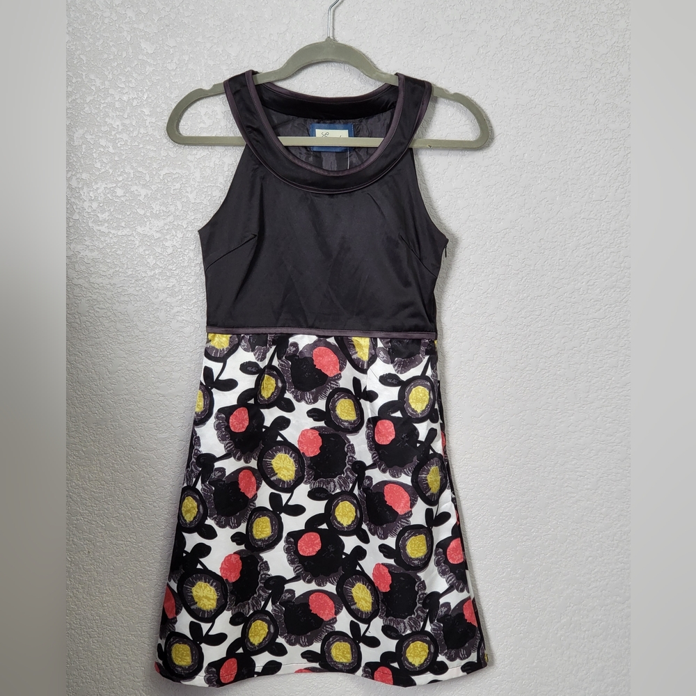 NWT Emmelee Satin Floral Dress. Size Small